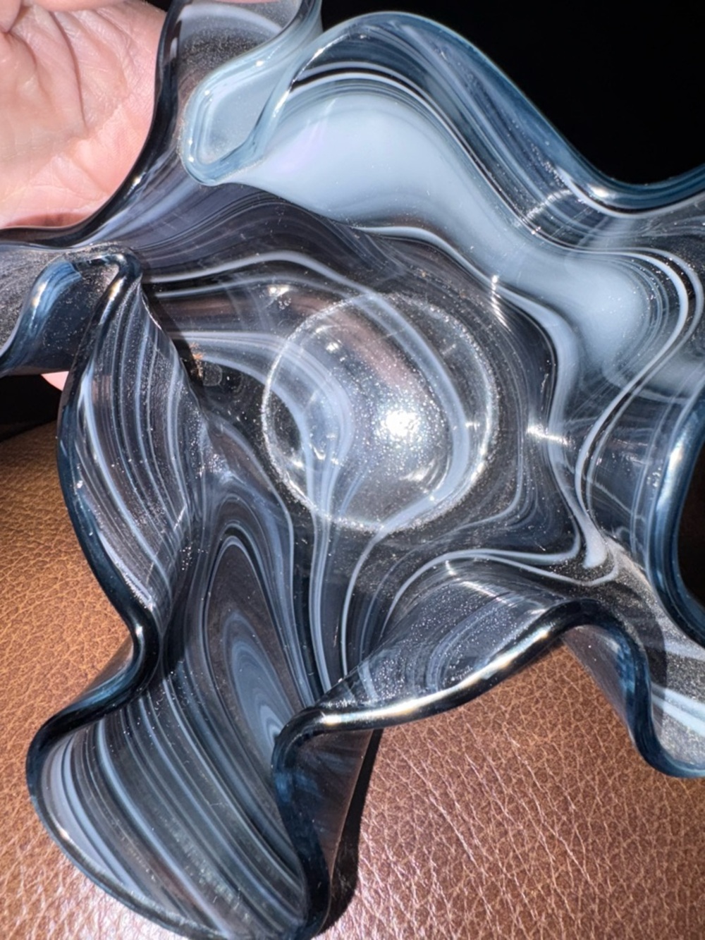 Hand Blown Art Glass VTG Hankerchief Vase Black White Clear Swirl 7.5 Tall - Picture 8 of 10